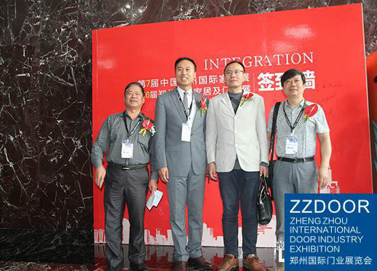 重庆市木门行业协会秘书长参加郑州展会
